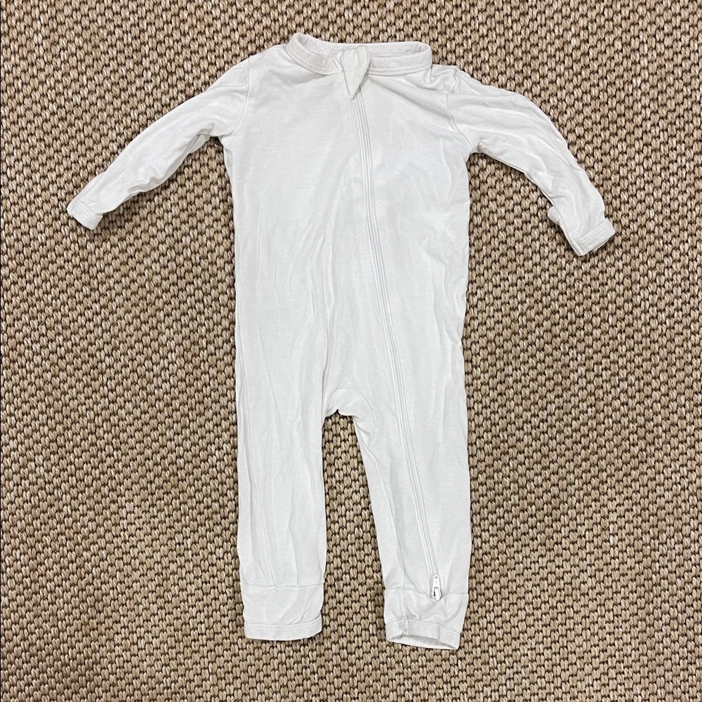 Kyte BABY Soft White Onesie Zippered Romper